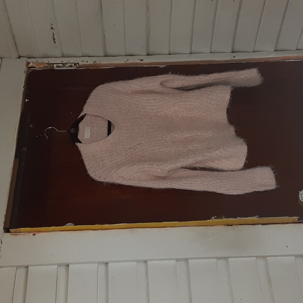 Flutter the Label sz s/m crop eyelash baby pink color acrylic and nylon sweater